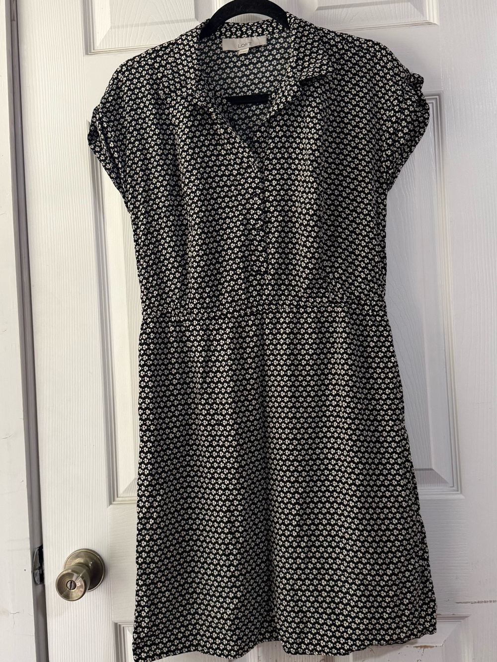 LOFT Ann Taylor Size 6 Printed Collared Dress cap sleeve Classic VNeck